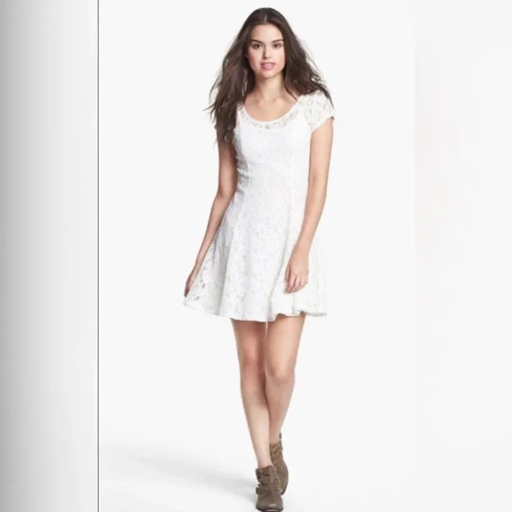 NWT Minty Lace Skater Dress Sz Juniors Large Ivory Beauty MSRP $98 Y2K